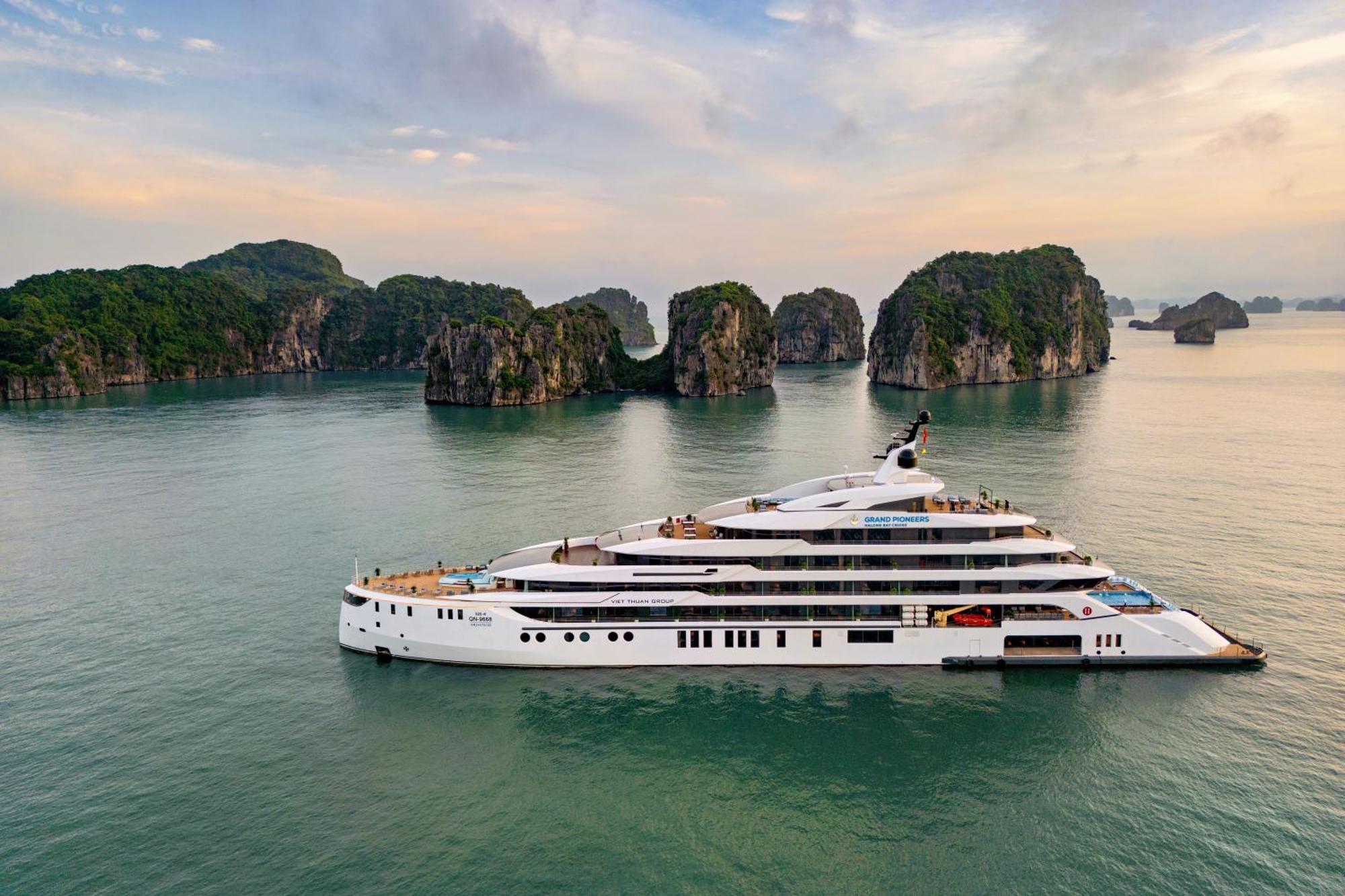 Grand Pioneers Halong Bay Cruise 2 Hotel Ha Long Exterior photo